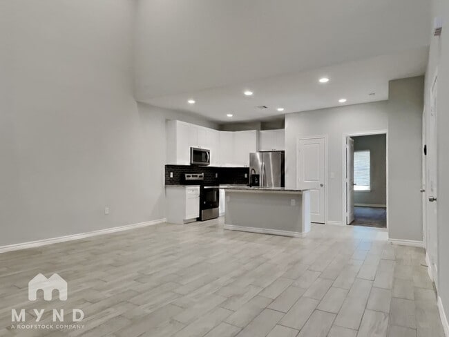 Building Photo - 15840 Forest Dr