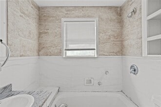 Building Photo - 2328 Boss St