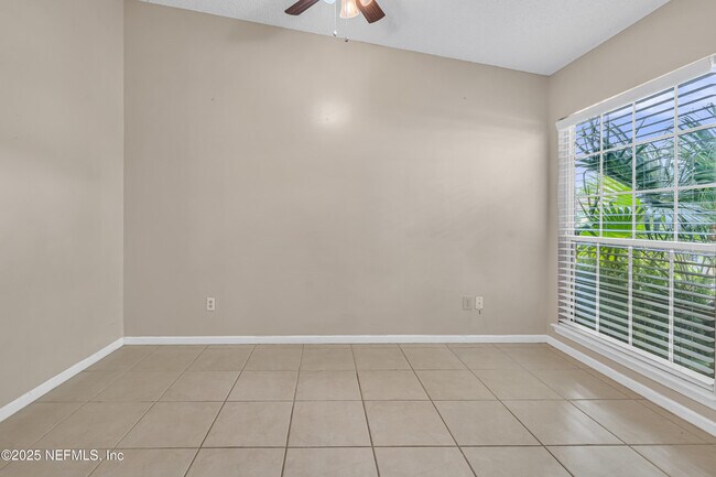 Foto del edificio - 2409 Cool Springs Dr S