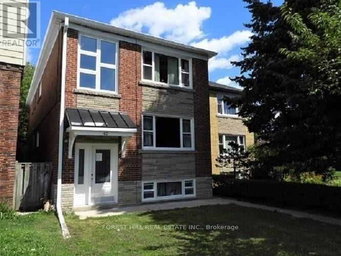 Photo principale - 42-42 Emerald Crescent