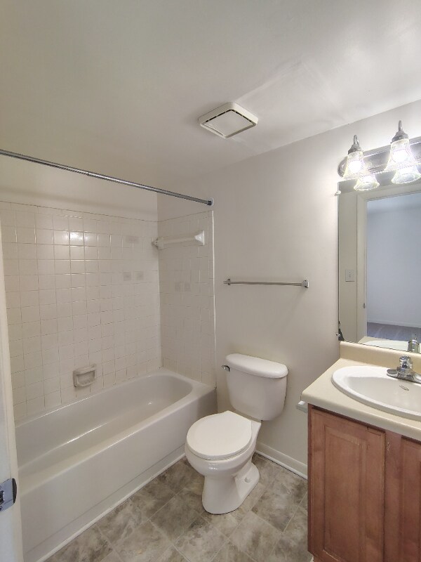 Building Photo - 600 Reusens Rd