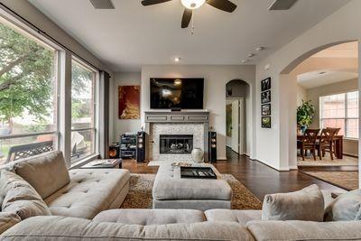 Foto del edificio - 8400 Emerald Glen Ln