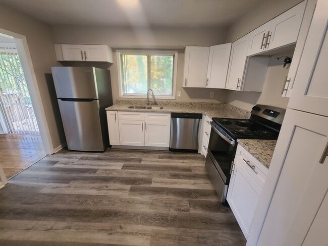 Foto del edificio - COMING SOON: Beautiful 4BR 2.5BA Home w/ Renovated Kitchen • Granite & Stainless • Garage Parking...