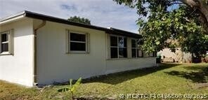 Foto del edificio - 5800 NW 73rd Ave