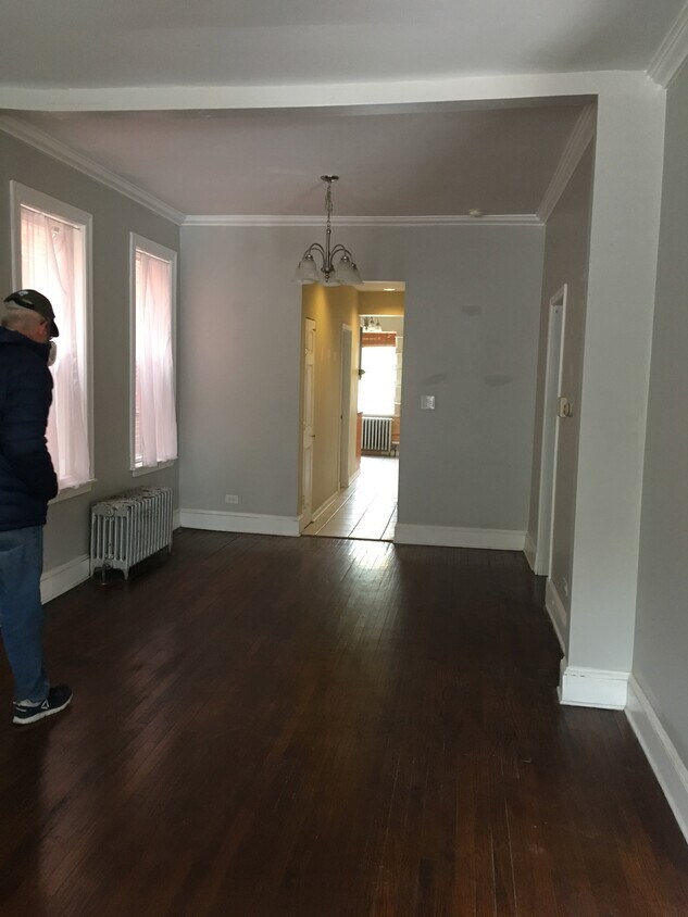 Foto principal - 827 S Oakley Blvd