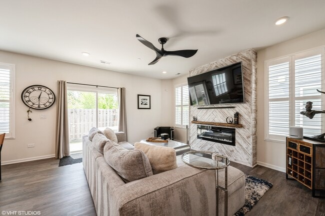 Building Photo - 2511 Geranium Way