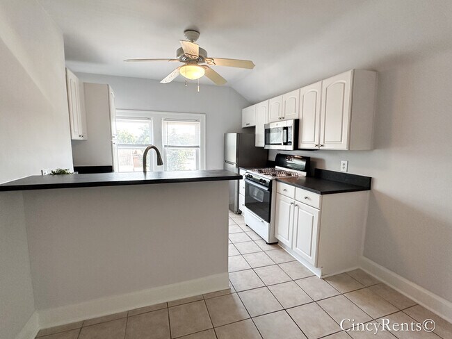 Foto del edificio - 2744 Madison Rd