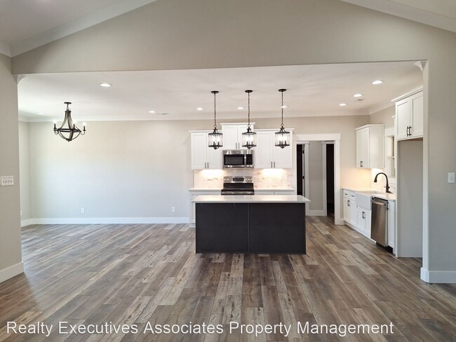 Building Photo - 3 br, 2 bath House - 849 Pinebrooke Dr