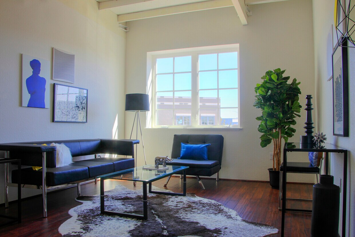 Primary Photo - 931 Marina Way S