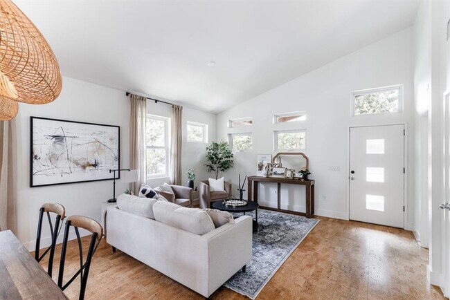 Foto del edificio - 3001 Stokes Dr