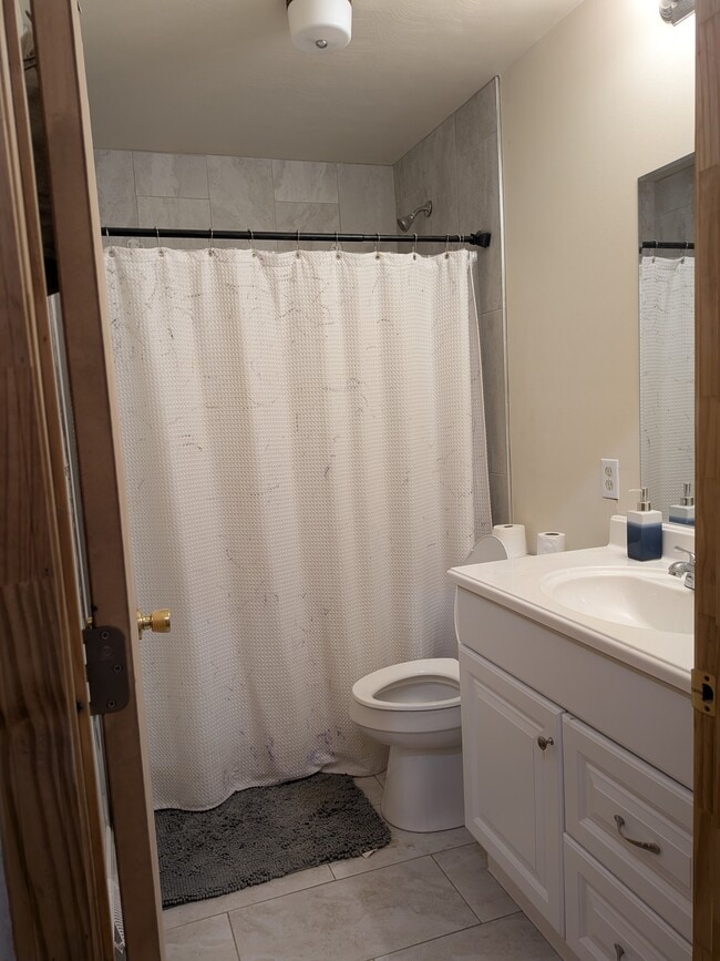 Building Photo - 506 Noble Ct