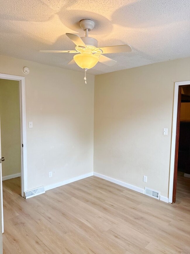 Building Photo - For Rent...850 Rice St, Wood River, IL 62095