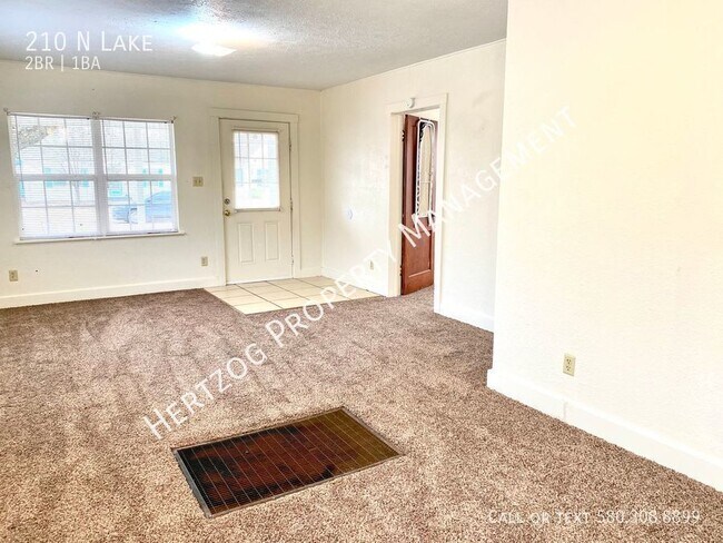 Building Photo - Cute 2 bedroom 1 bathroom home!