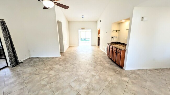 Building Photo - Annual UNfurnished 2/2 SFH in Palm-Aire