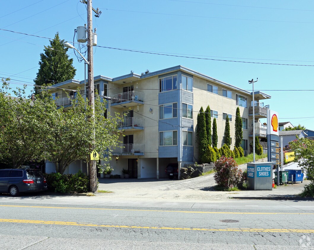 Primary Photo - Chinook Apartments