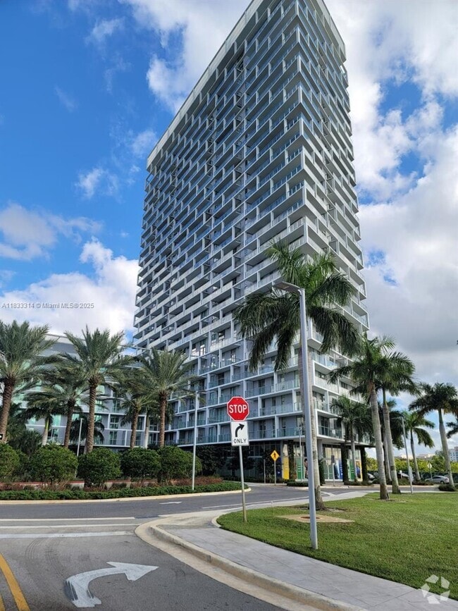 Building Photo - 2000 Metropica Wy
