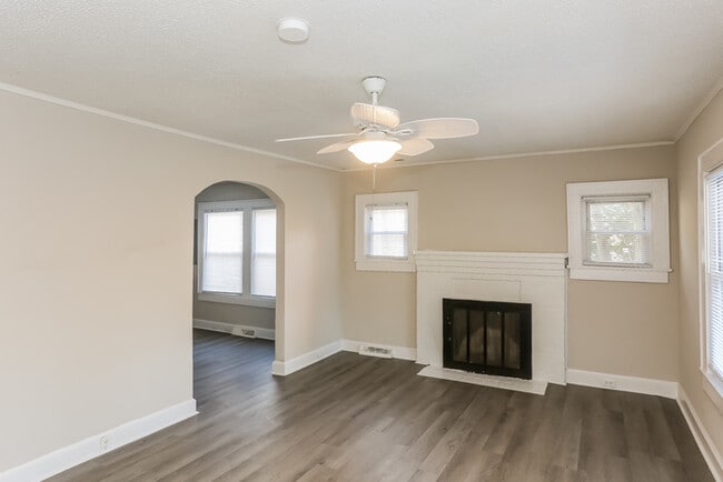 Building Photo - 523 Engleside St