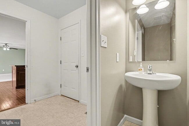 Foto del edificio - 27 E Imperial Dr