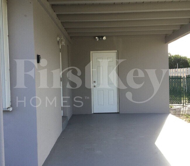 Foto del edificio - 900 W Bloxham St