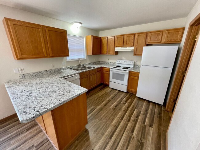 Building Photo - 2 bedroom; 2 bathroom House - AVAILABLE SOON!