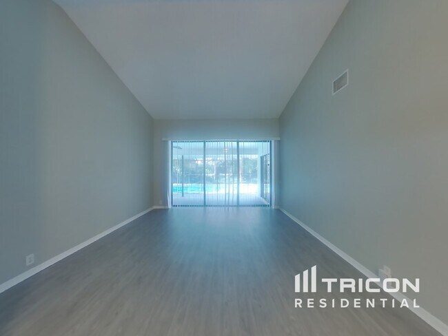 Foto del edificio - 16147 Vanderbilt Dr