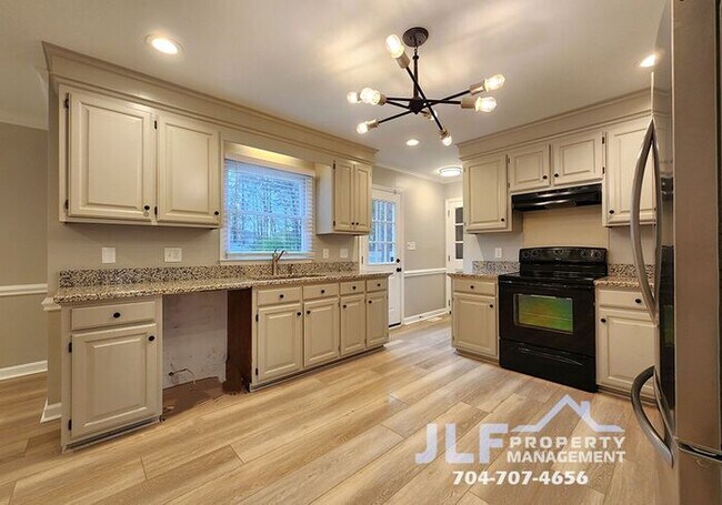 Foto del edificio - Gorgeous 3Bed/2.5 Bath Home w Bonus Room, ...