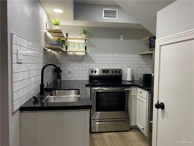 Building Photo - 1418 Beech Ave