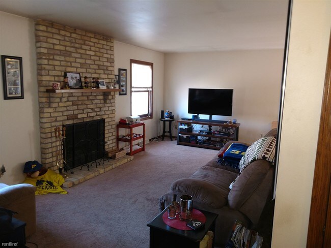 Building Photo - 3 br, 1 bath House - 3145 Clove Dr