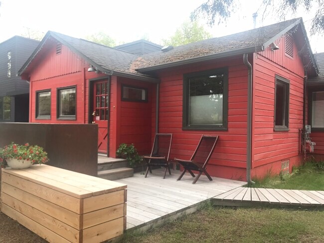 Building Photo - 2215 Dahl Ln