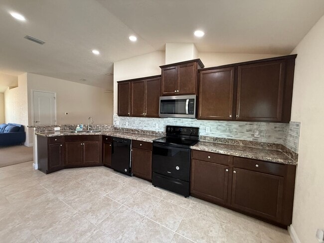 Building Photo - Three bedroom two bathroom BH Home