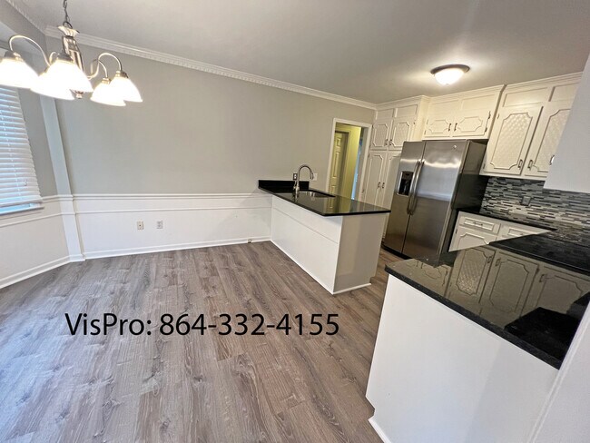 Kitchen with dining area - 100 Harrogate Ct