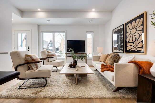 Building Photo - Pet-Friendly Modern 3 Bedroom Townhouse in Capitol Hill