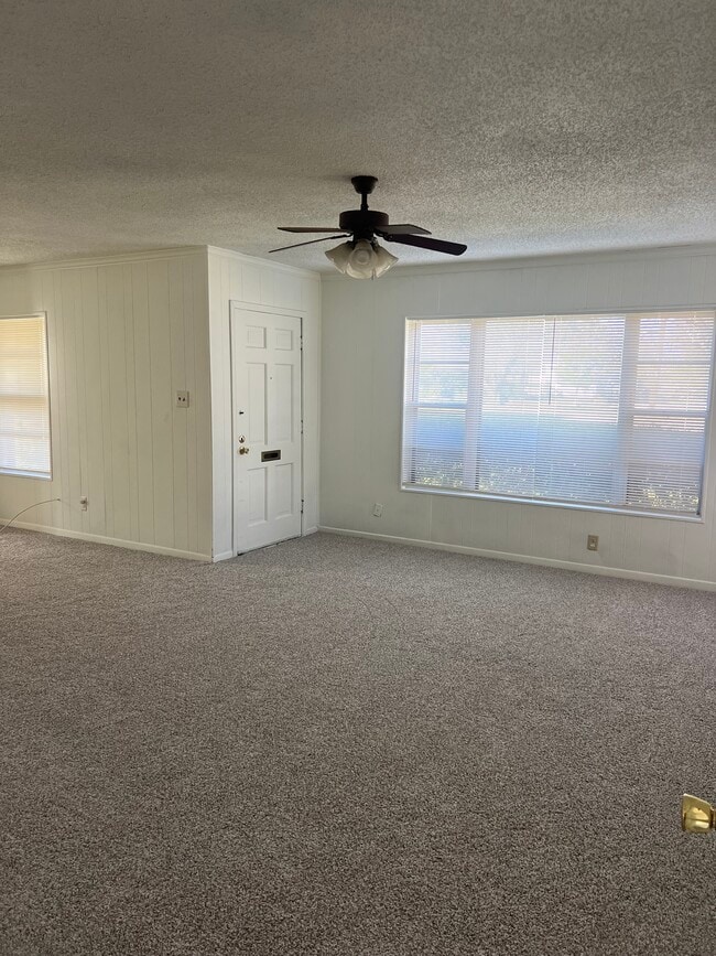 Building Photo - 126 E Colonial Dr