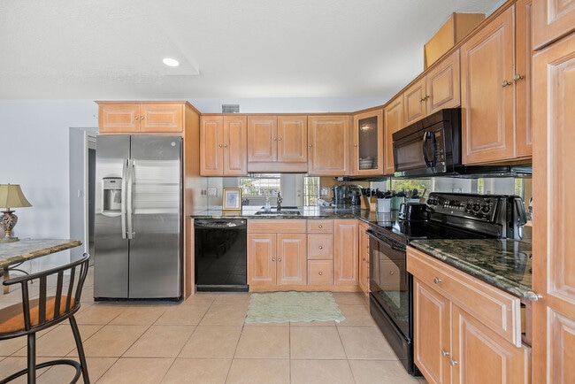 Building Photo - 23 Royal Palm Pt