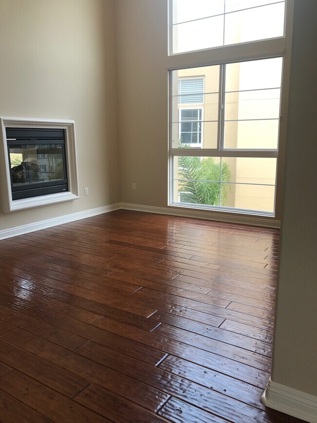 Building Photo - 5831 Sea Walk Dr