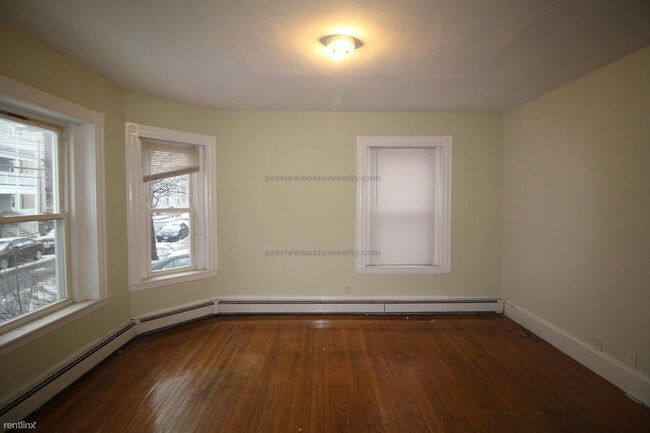 Building Photo - 76 Easton St