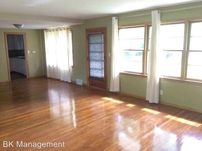 Building Photo - 4 br, 2 bath House - 1725 Summit