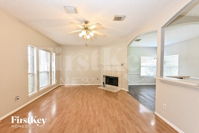 Foto del edificio - 2803 Spring Dusk Ln