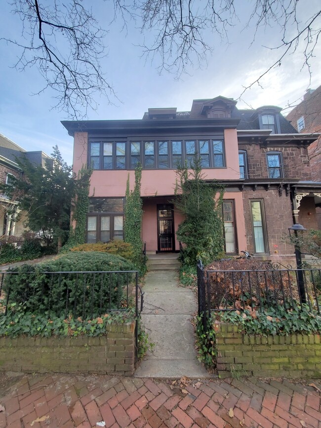 Building Photo - 4104 Spruce St