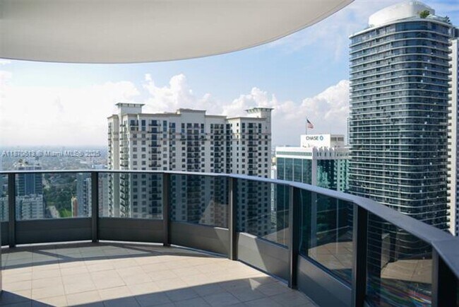 Building Photo - 1000 Brickell Plaza