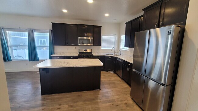 Foto del edificio - 3 bed 2.5 bath home for Rent. Pet Friendly!