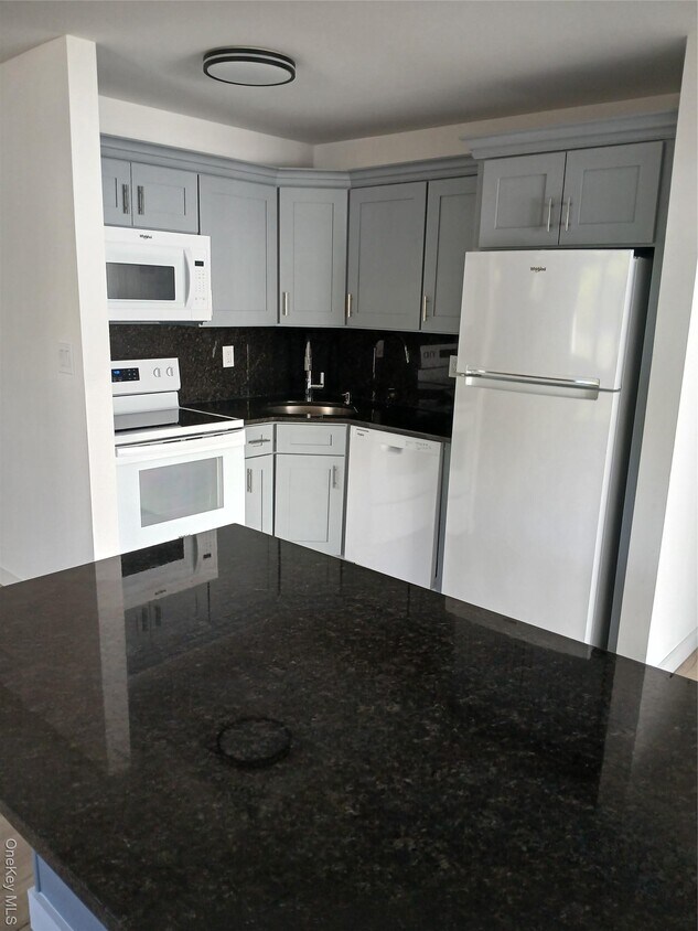 Foto del edificio - 4 Mercury Ave