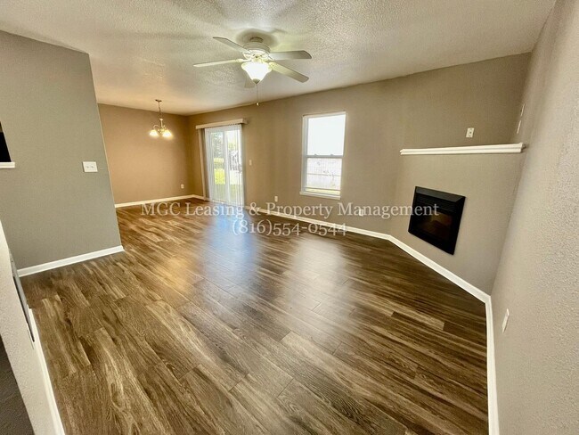 Foto del edificio - 3101-3103 NW Gateway Dr