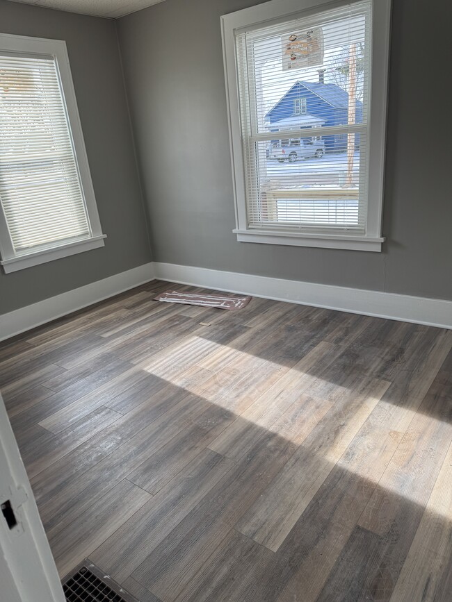 Building Photo - 504 S Jefferson St