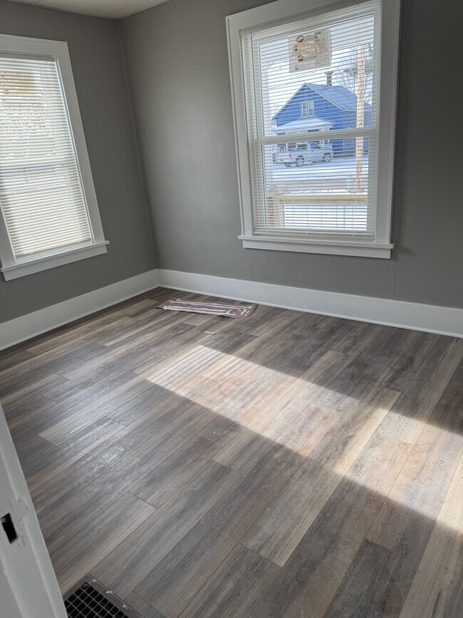 Foto del edificio - 504 S Jefferson St