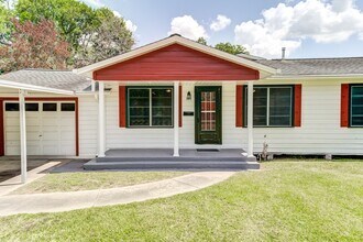Building Photo - 305 Yaupon St
