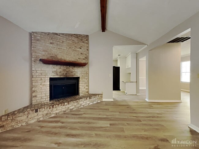 Building Photo - 1056 Rene Ct
