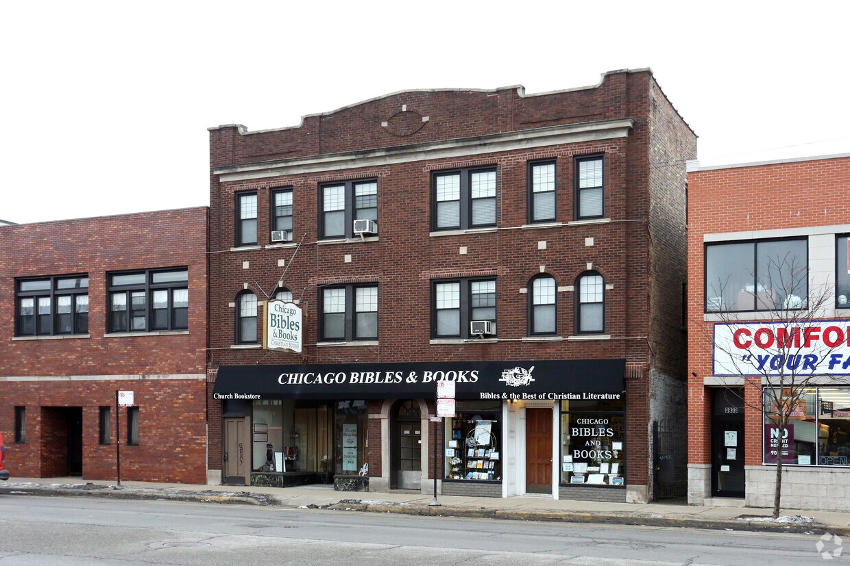 Foto del edificio - 3929 W Irving Park Rd