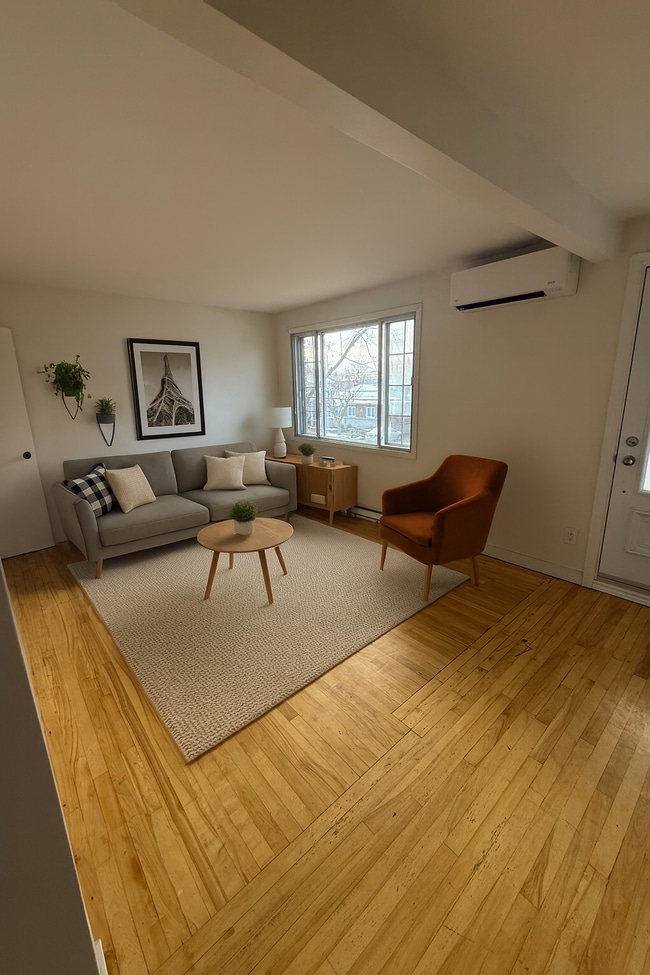 Building Photo - 1083 Rue La Salle