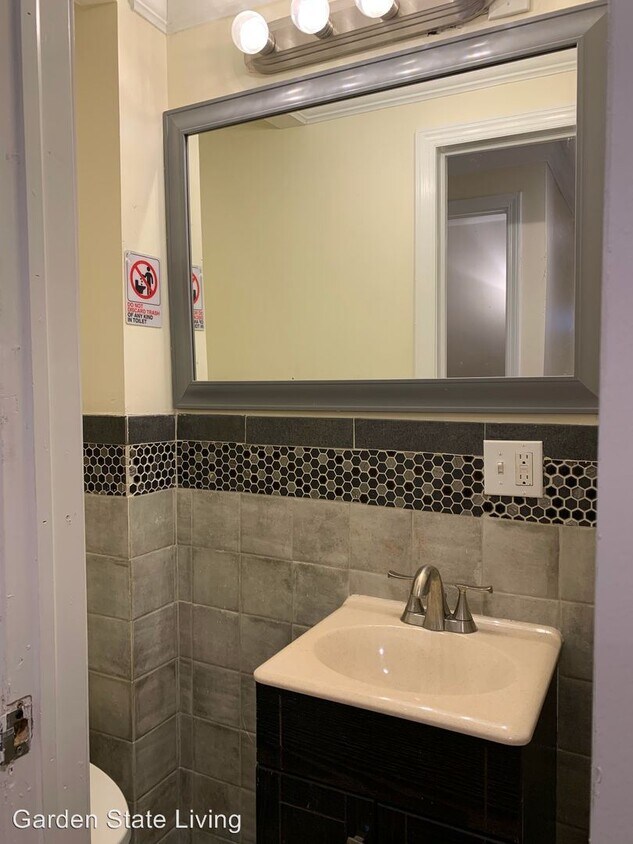 Primary Photo - 3 br, 2.5 bath House - 4 Dandridge Dr